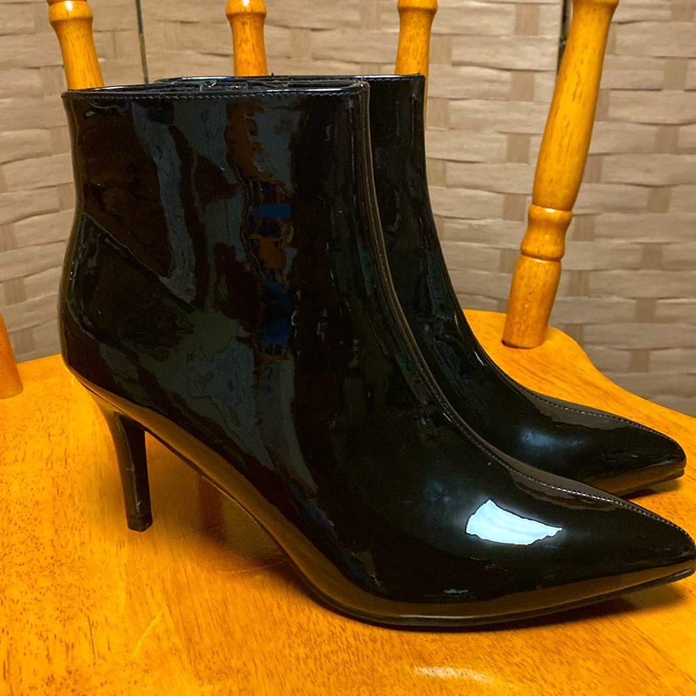 Allegra K 8 NWOB BLACK SHINY FAUX LEATHER 3” heel zipper side bootie